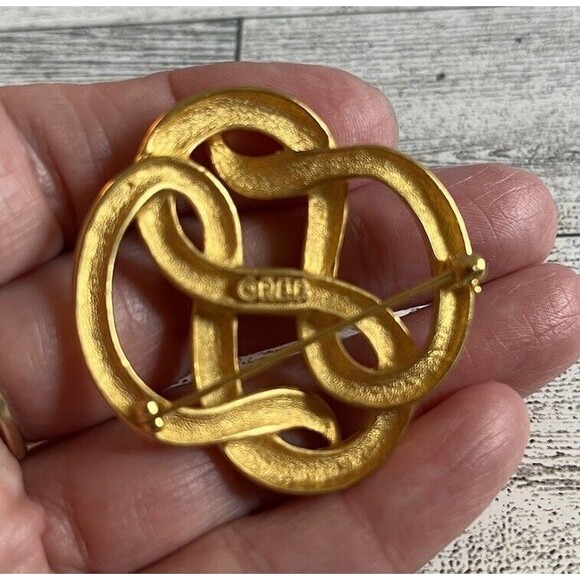 Vintage P.E.P. Celtic Knot Gold Tone Brooch Pin Erwin Pearl Signed - Picture 4 of 5